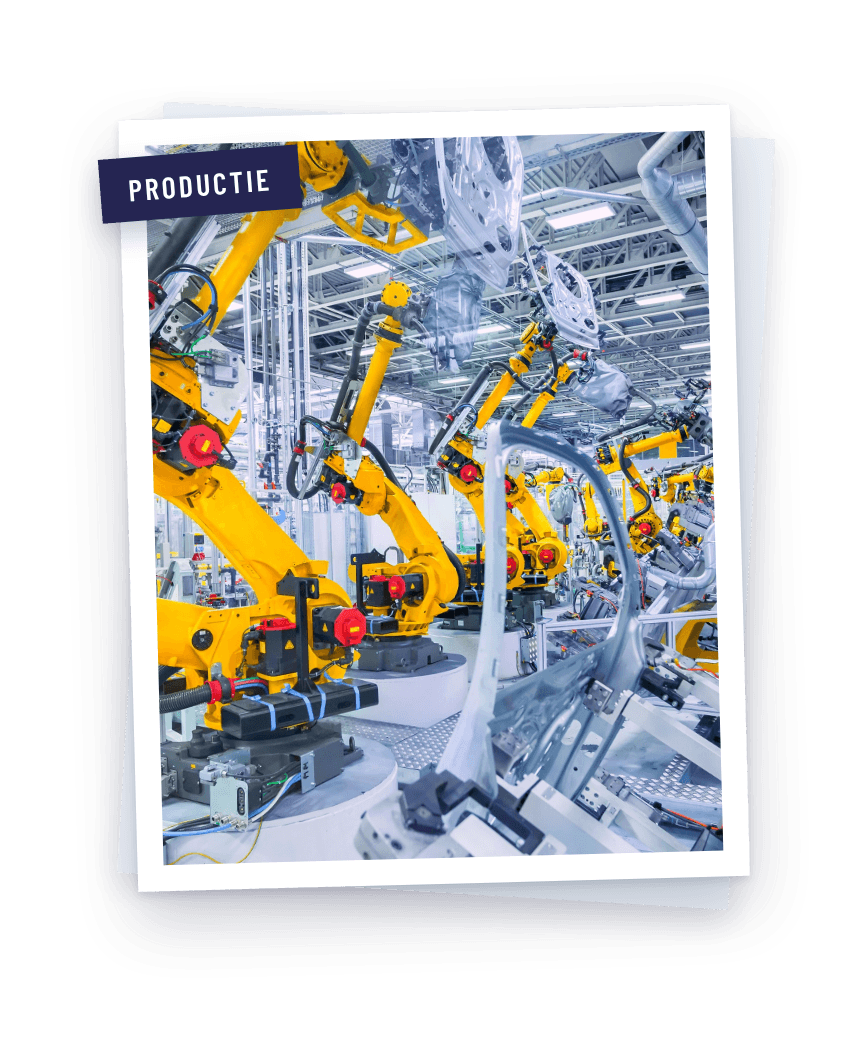 Gele robotarmen in een productiehal